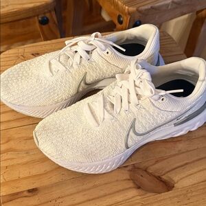 Nike women’s react running sneakers